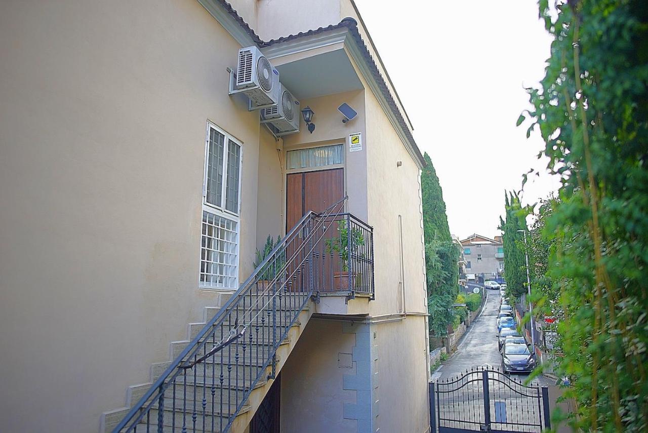 Eva Capital Guest House Vitinia Luaran gambar